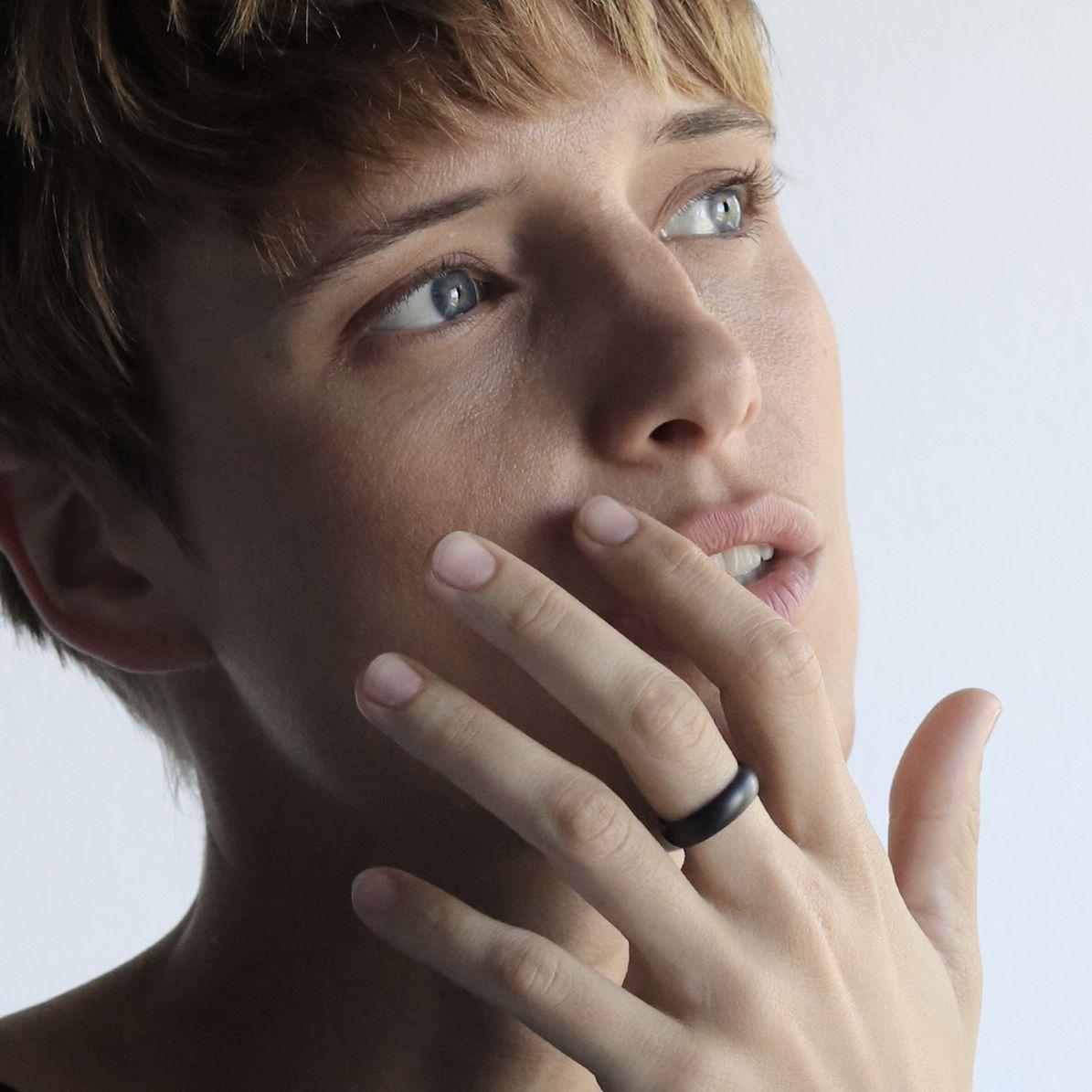 MATTE CURVED BLACK RING - Image 3